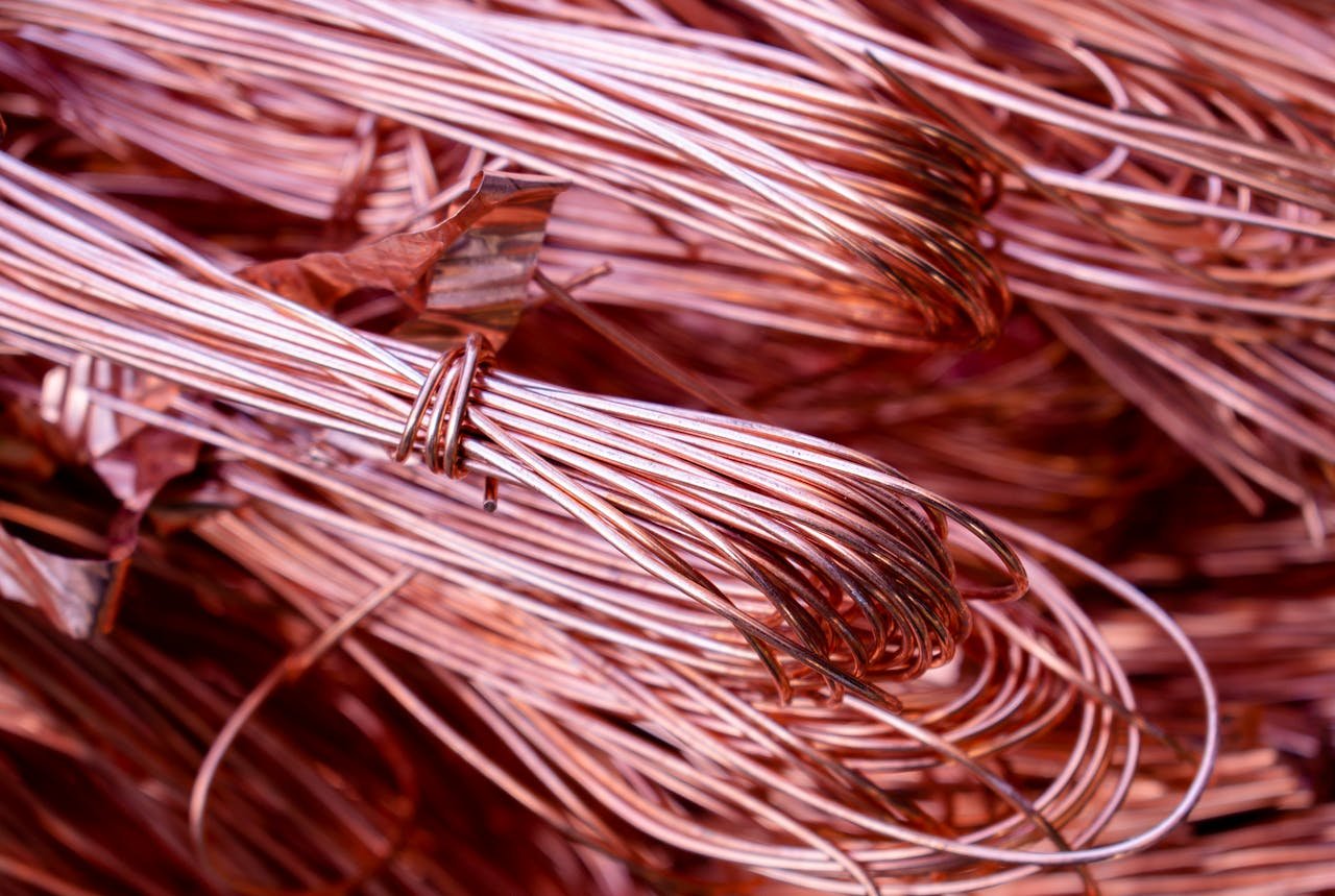 brand-02 Detailed view of copper wires showcasing metallic texture and recycling theme.